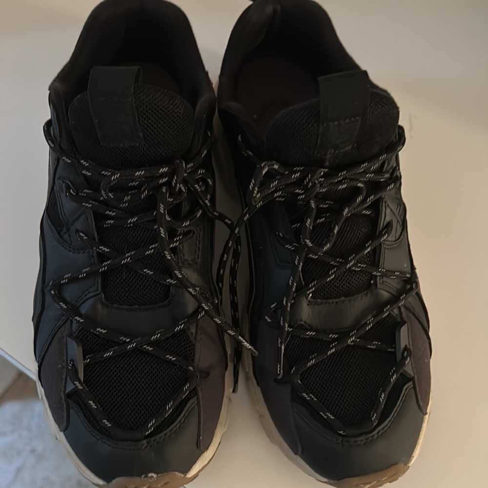 Zara tennis shoes